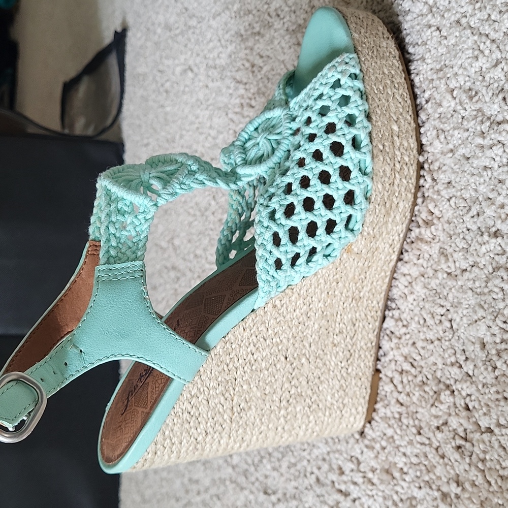 Mint Green Crochet Wedges - Picture 8 of 10